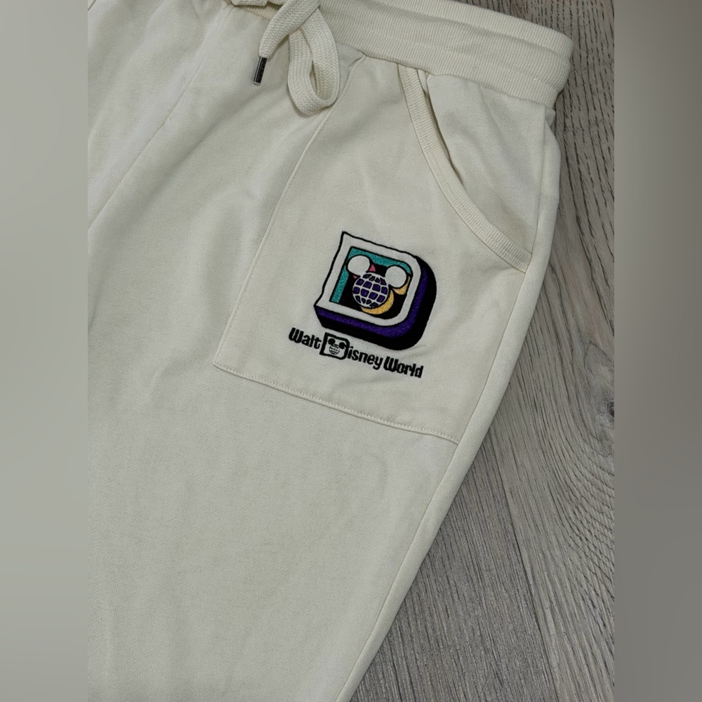 Disney World Sweatpants  Joggers Stitched D Multicolor Logo Size L Cream NEW - Picture 3 of 7